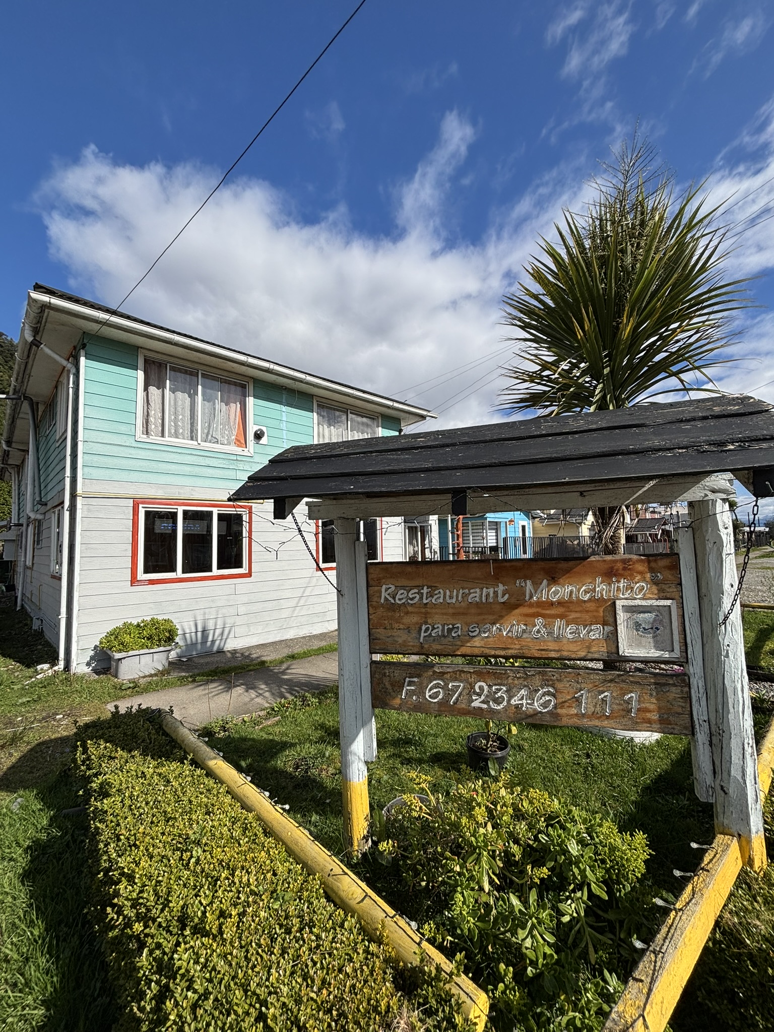 Vista panorámica del fiordo Puyuhuapi desde Puerto Cisnes, Patagonia Chilena